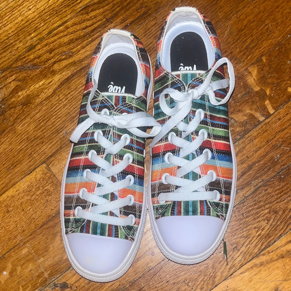 NWOT Yes We Vibe multicolor sneakers size 6.5